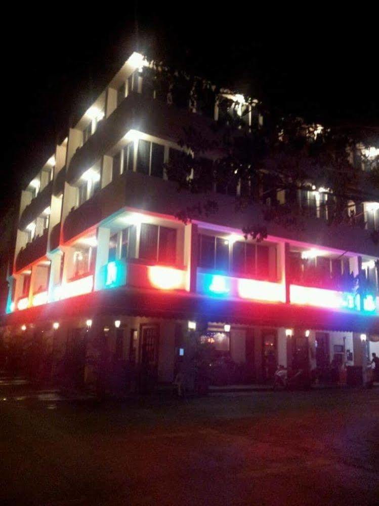 Super Oyo 89604 City Home Stay Miri Esterno foto
