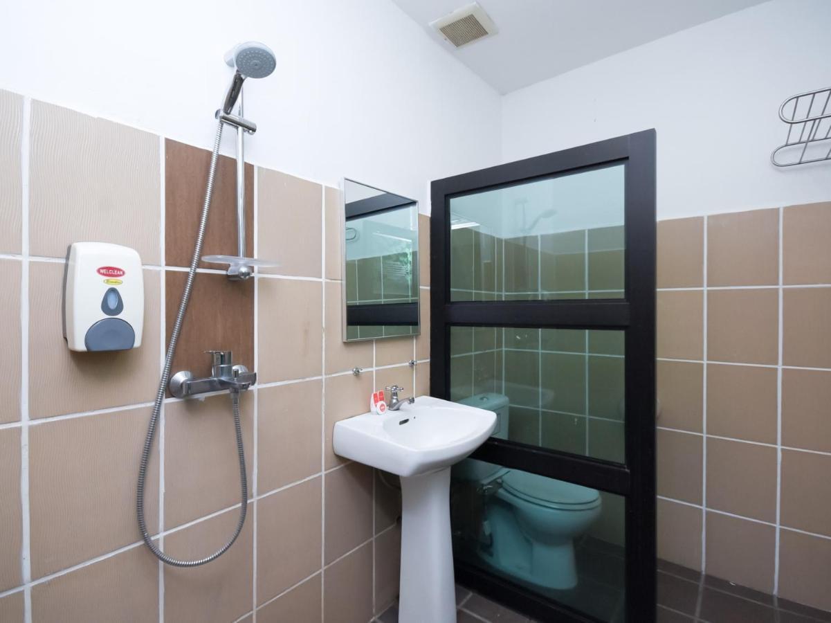 Super Oyo 89604 City Home Stay Miri Esterno foto